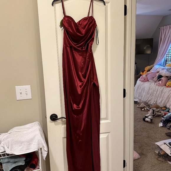NWT Windsor Lola High Slit Satin Dress in Burgundy M - Picture 3 of 6